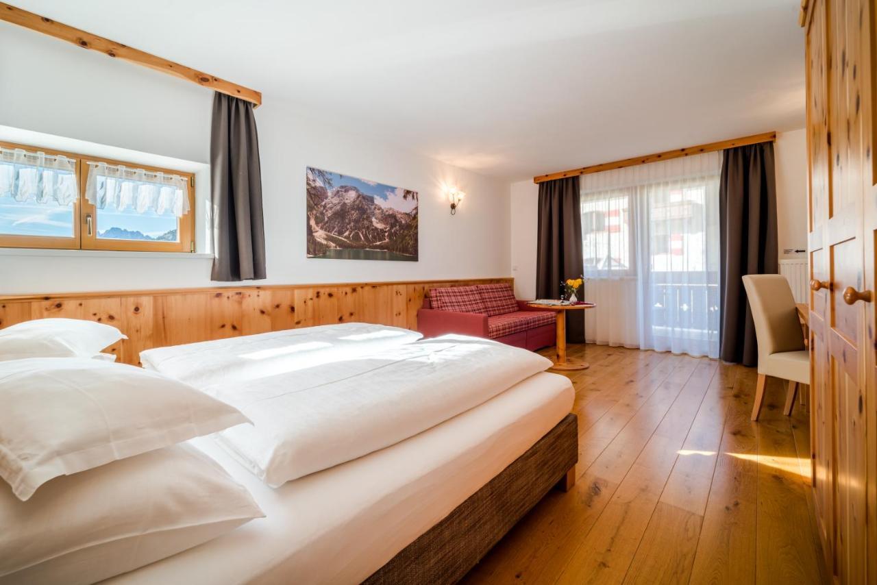 Hohe Gaisl Hotel Braies  Exterior photo