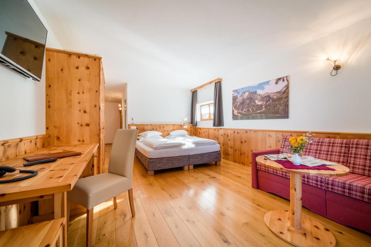 Hohe Gaisl Hotel Braies  Exterior photo