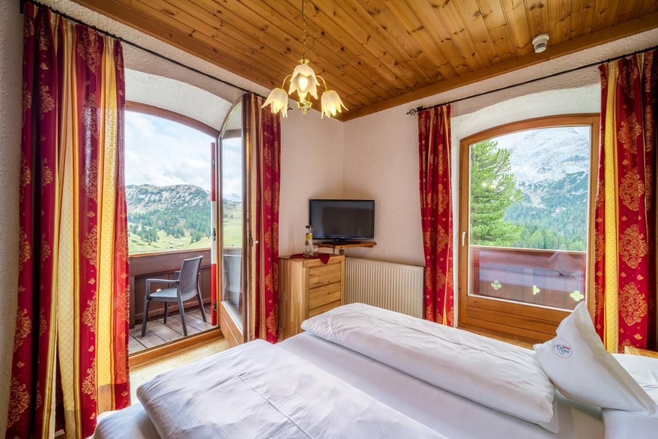 Hohe Gaisl Hotel Braies  Exterior photo
